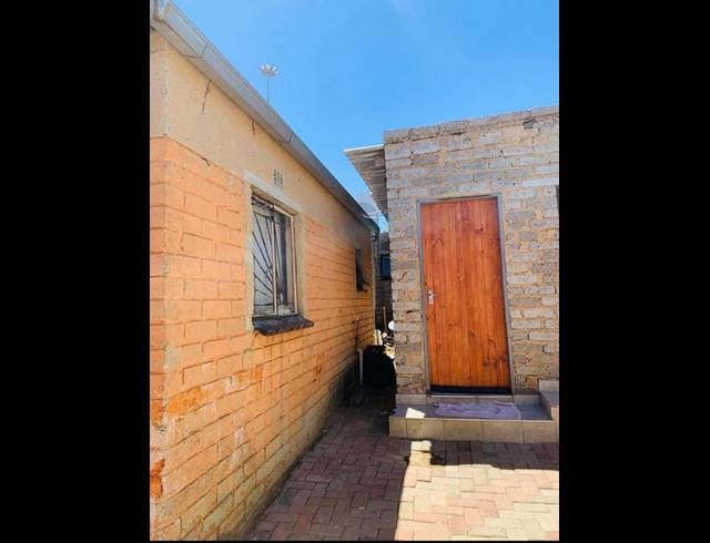 7 BEDROOM HOUSE FOR SALE IN ESSELEN PARK